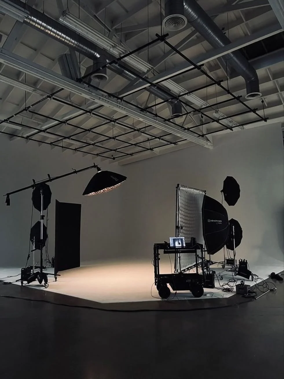 Studio Stage Alpha: Cyclorama & Lighting Rig